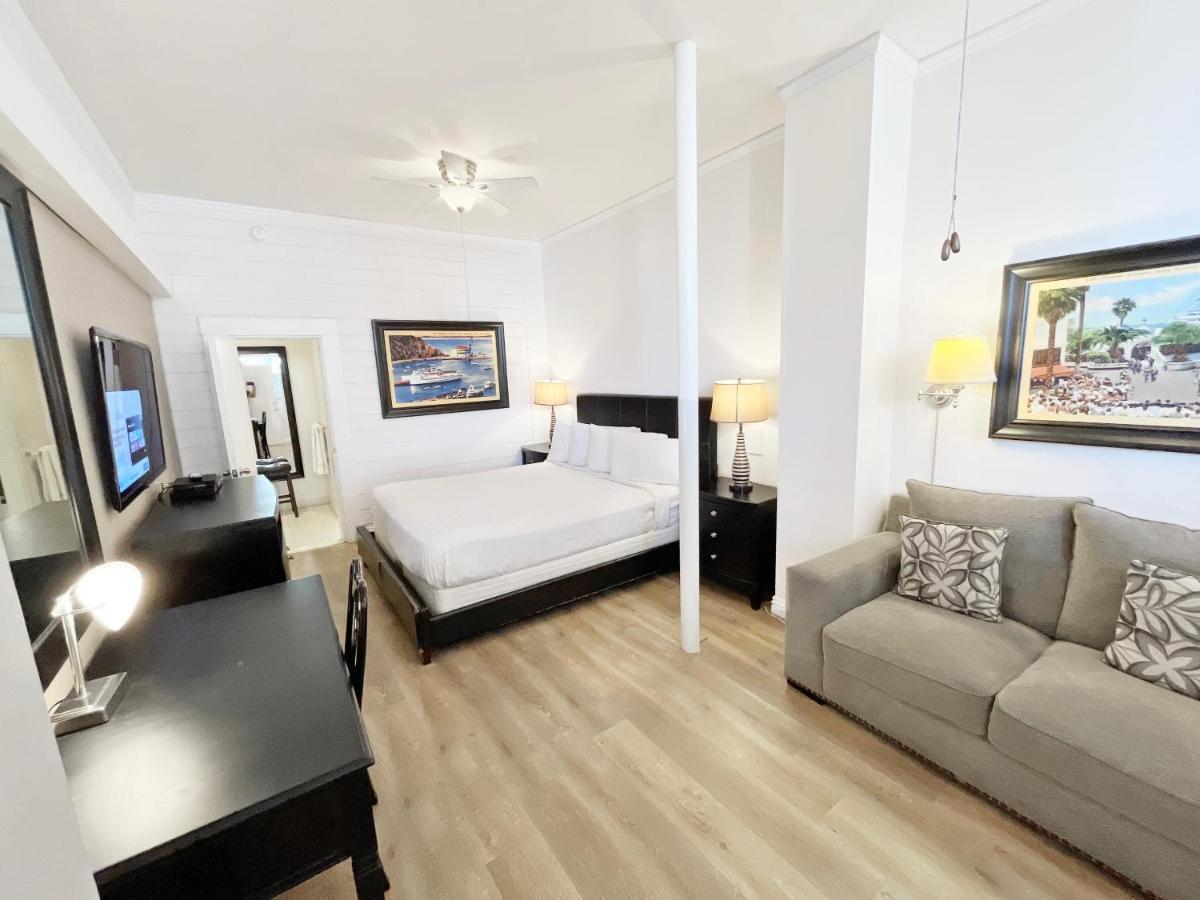 Catalina Courtyard Suites Авалон Экстерьер фото