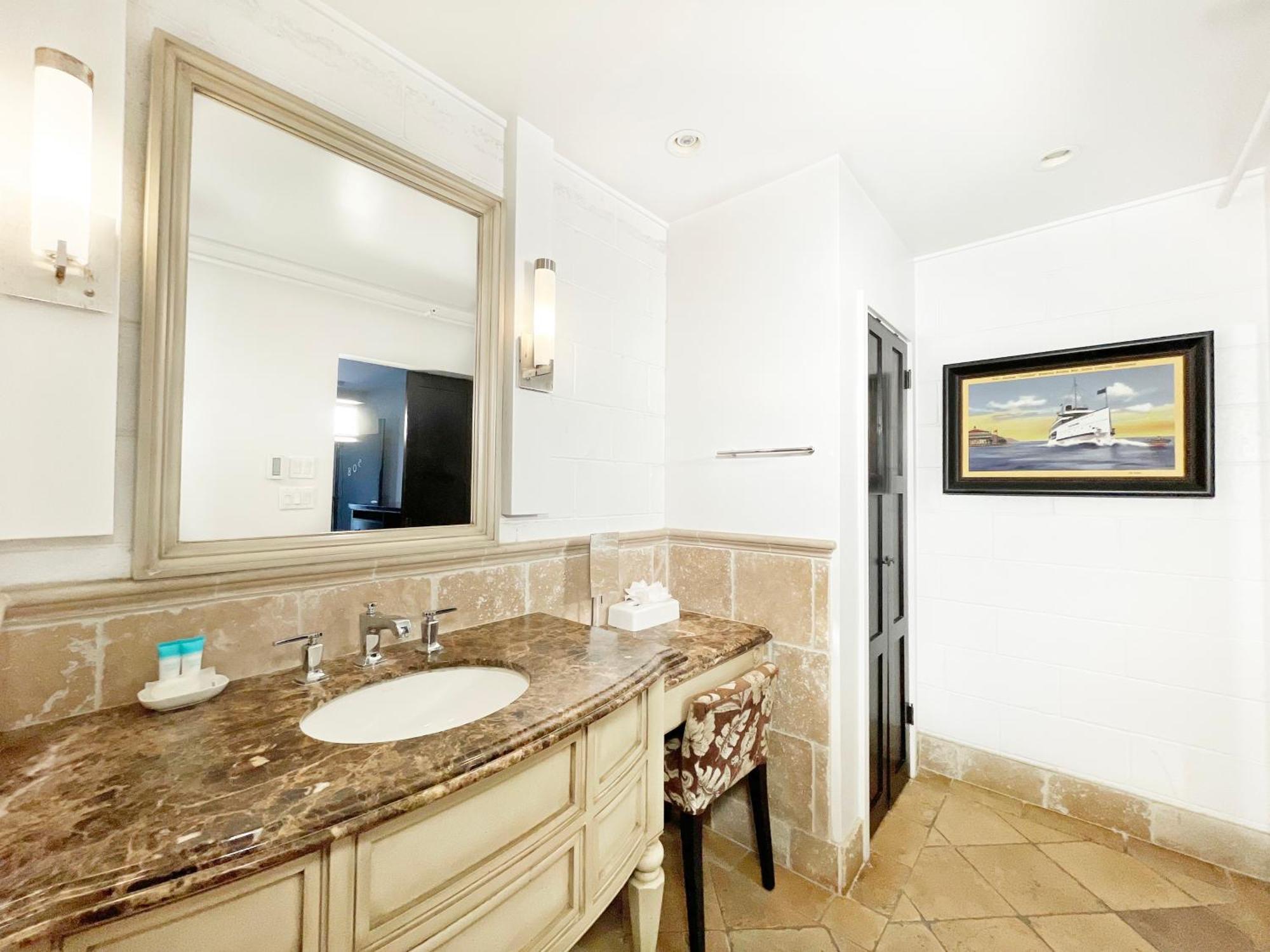 Catalina Courtyard Suites Авалон Экстерьер фото