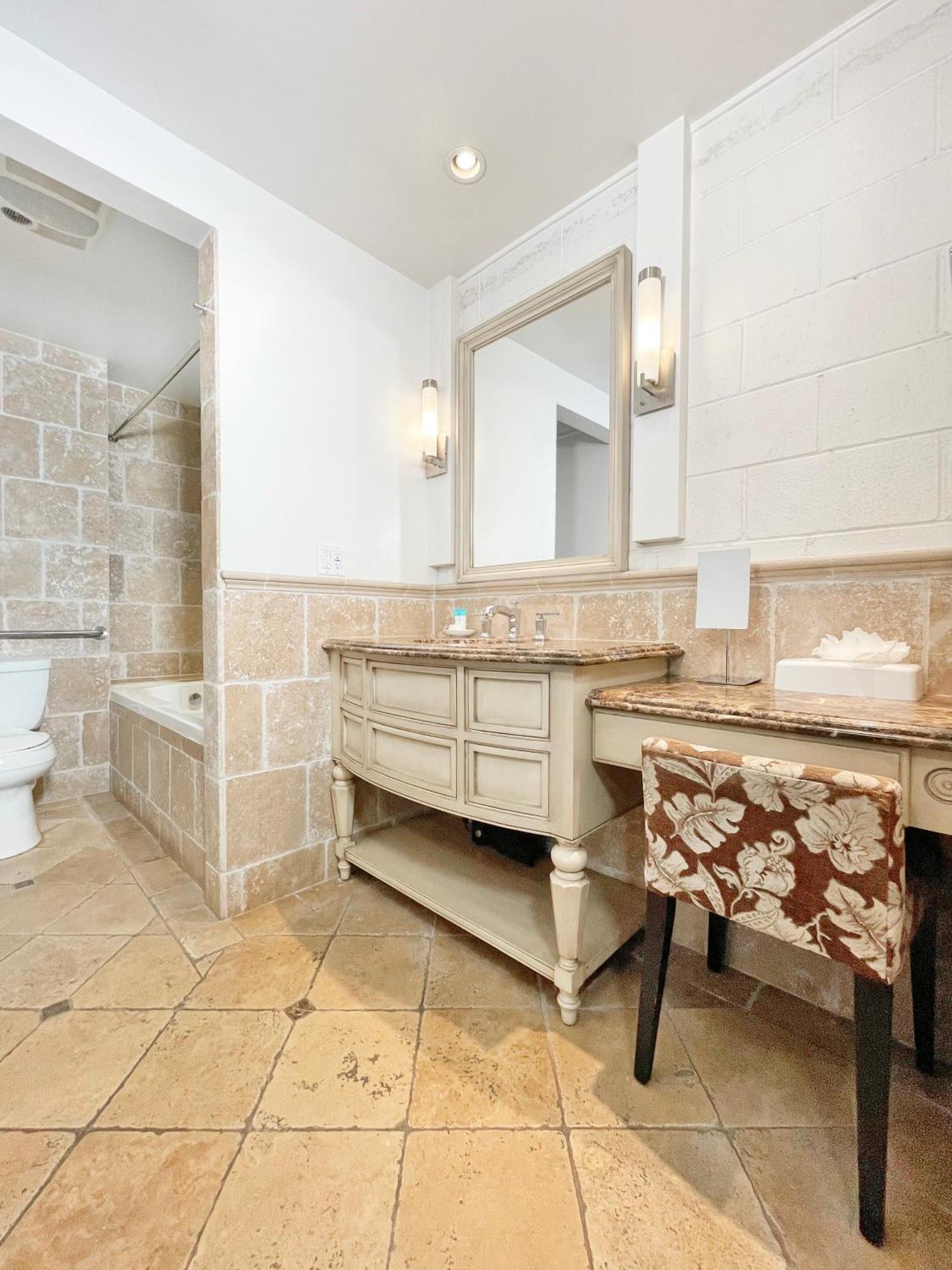 Catalina Courtyard Suites Авалон Экстерьер фото