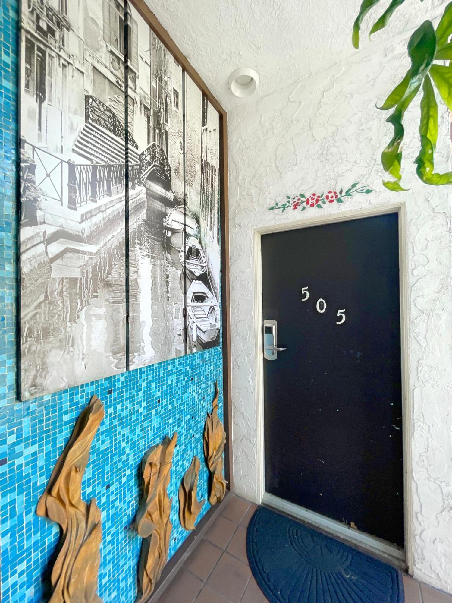 Catalina Courtyard Suites Авалон Экстерьер фото
