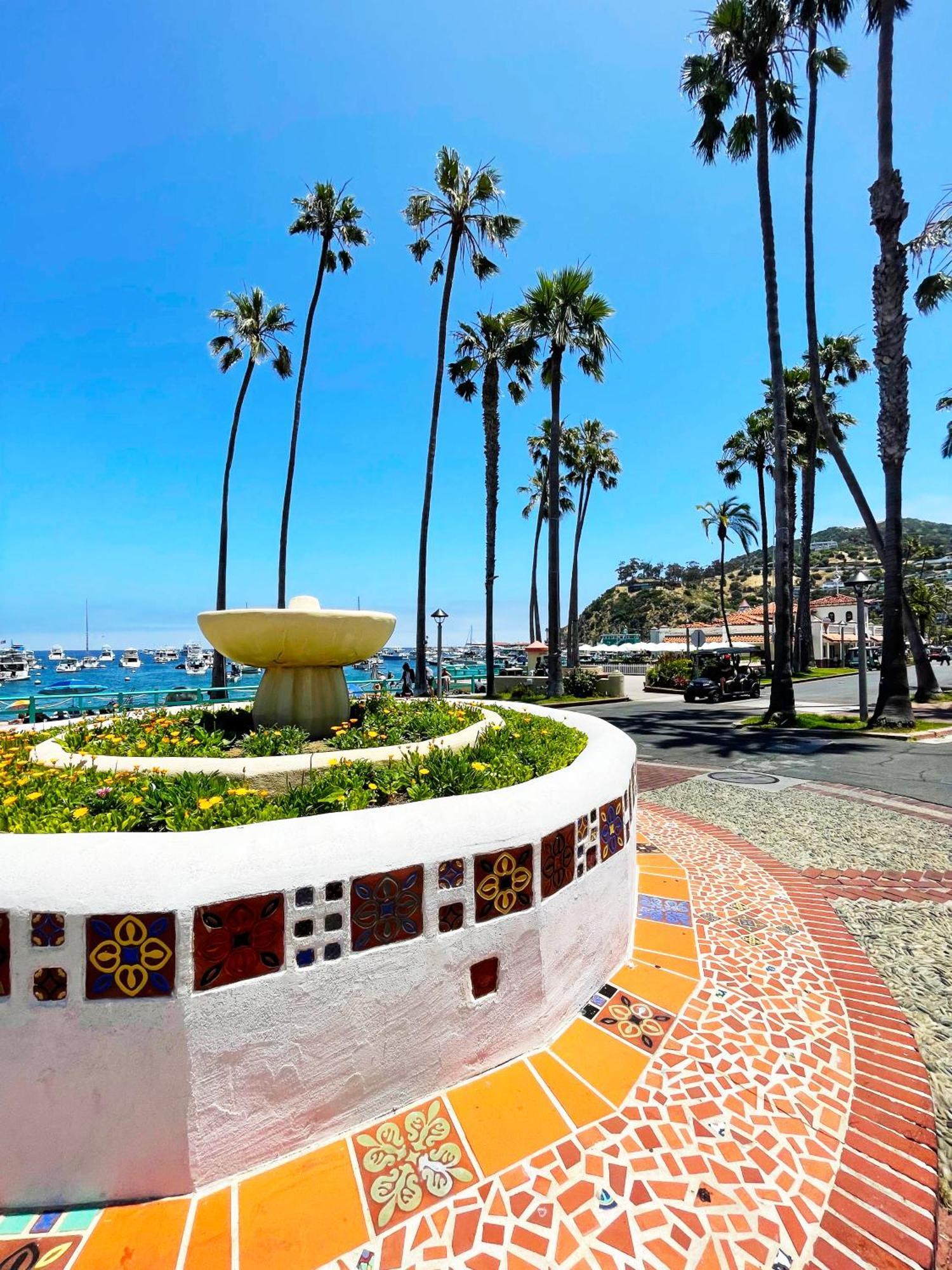 Catalina Courtyard Suites Авалон Экстерьер фото