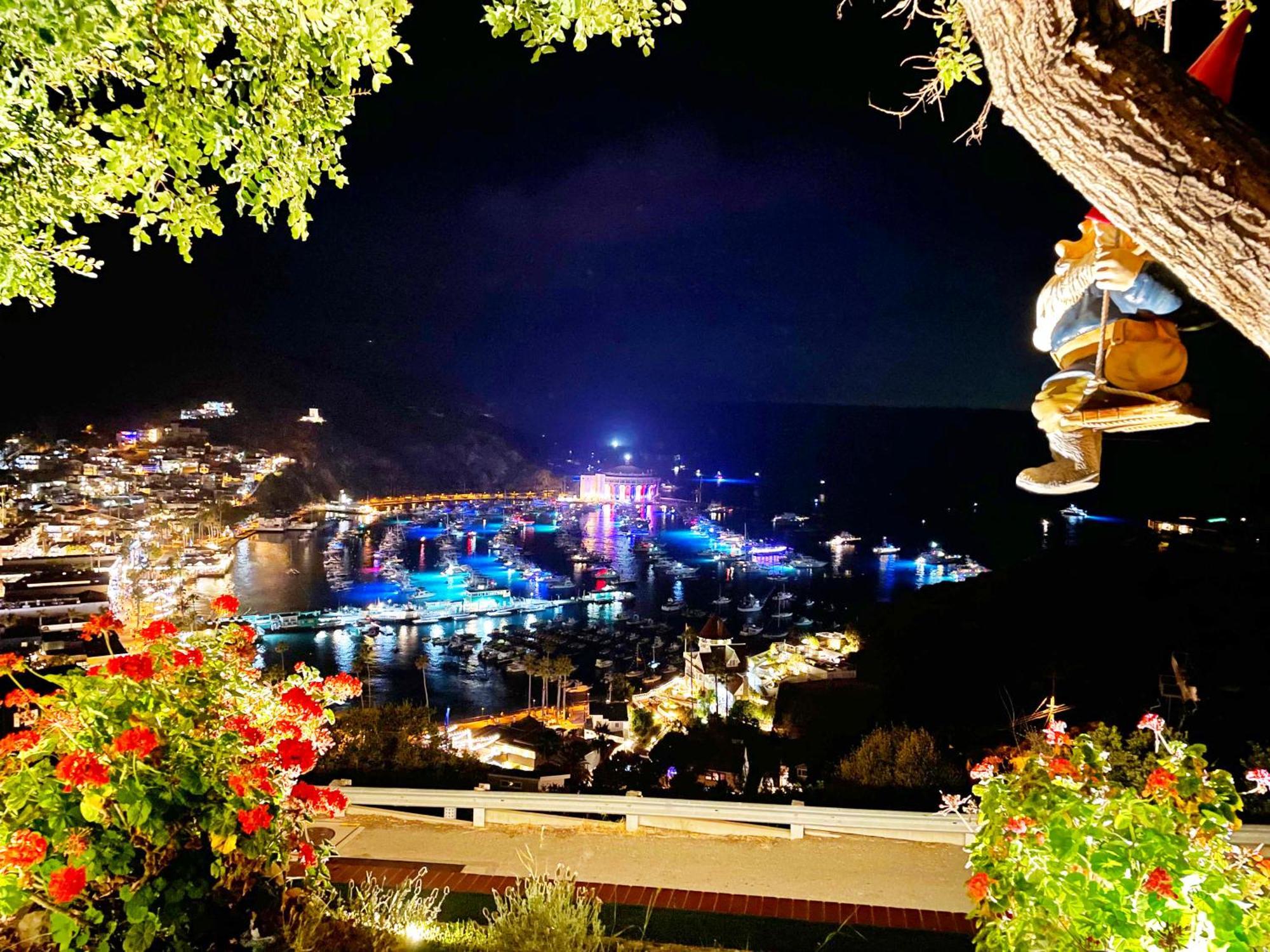 Catalina Courtyard Suites Авалон Экстерьер фото
