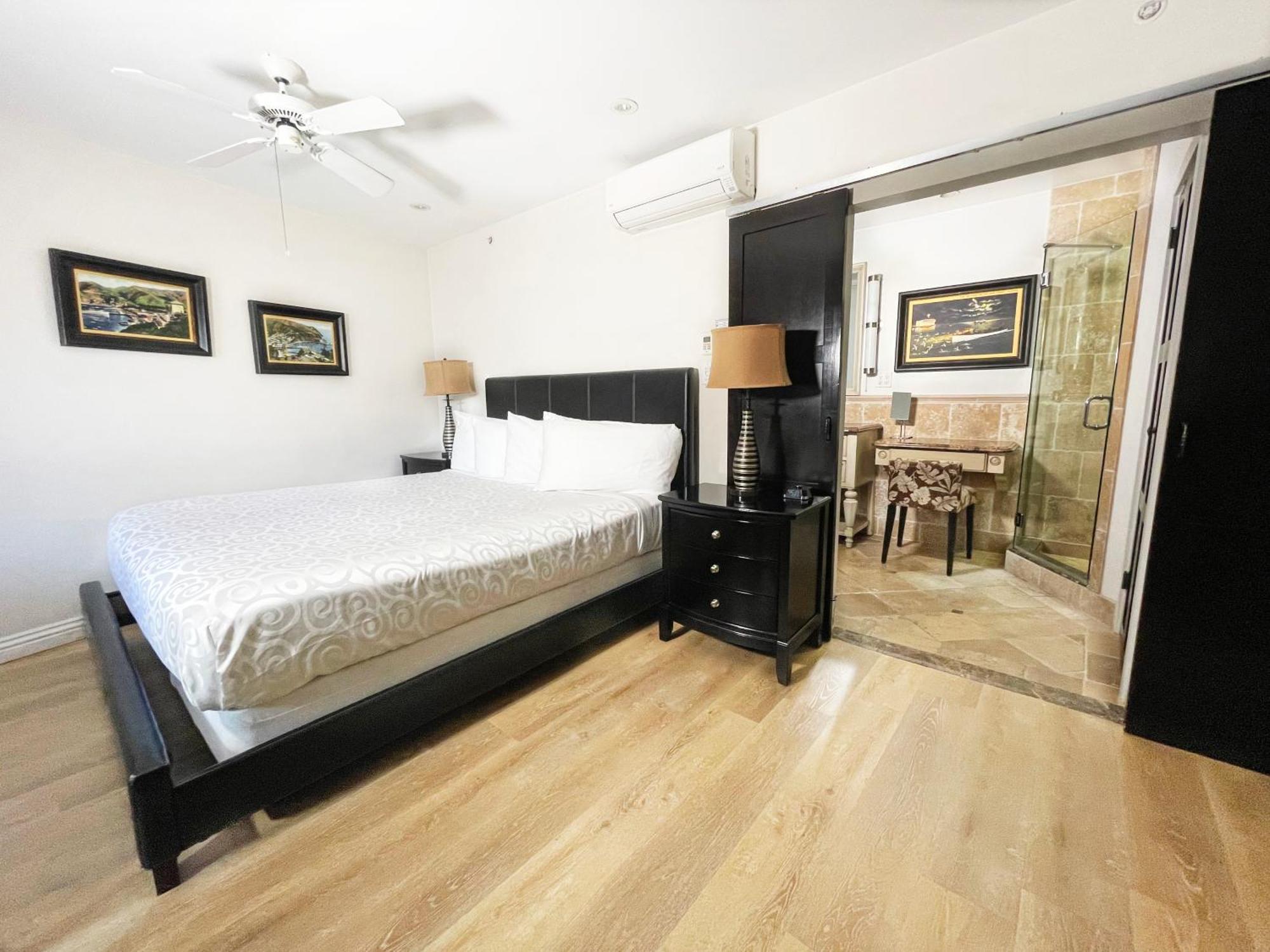 Catalina Courtyard Suites Авалон Экстерьер фото