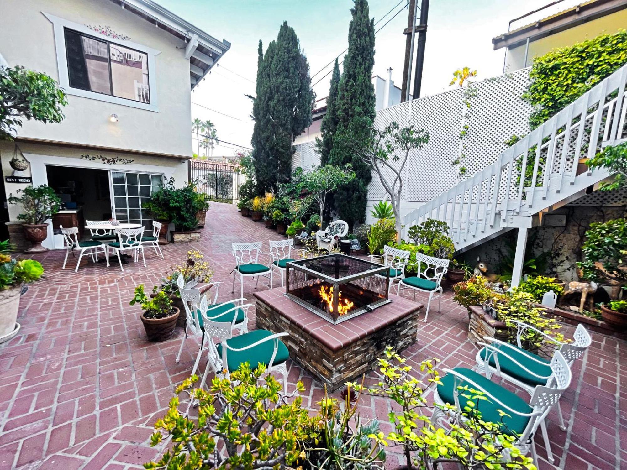 Catalina Courtyard Suites Авалон Экстерьер фото
