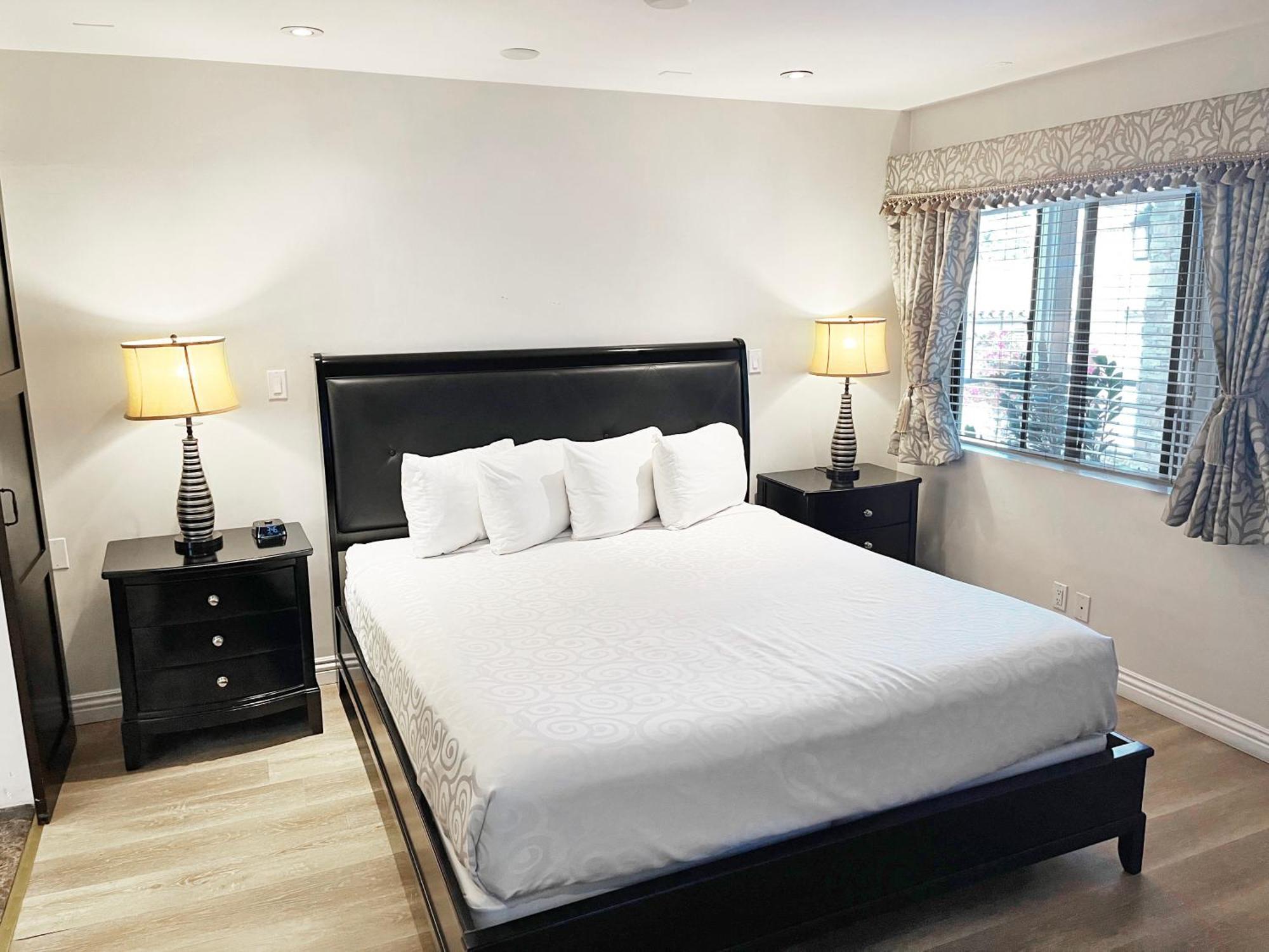 Catalina Courtyard Suites Авалон Экстерьер фото